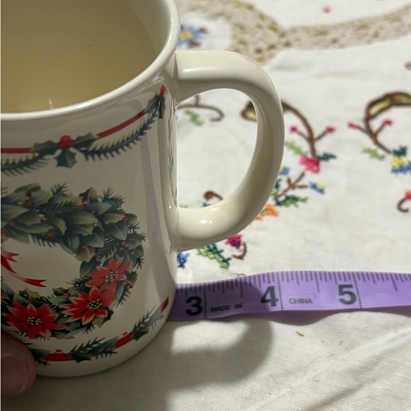 Otagiri Red and Green Holiday Decor Mugs set of 2 - Picture 7 of 8